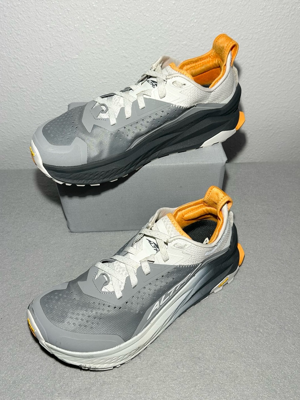 COPY Altra Olympus 6 trail running shoes - Picture 2 of 13